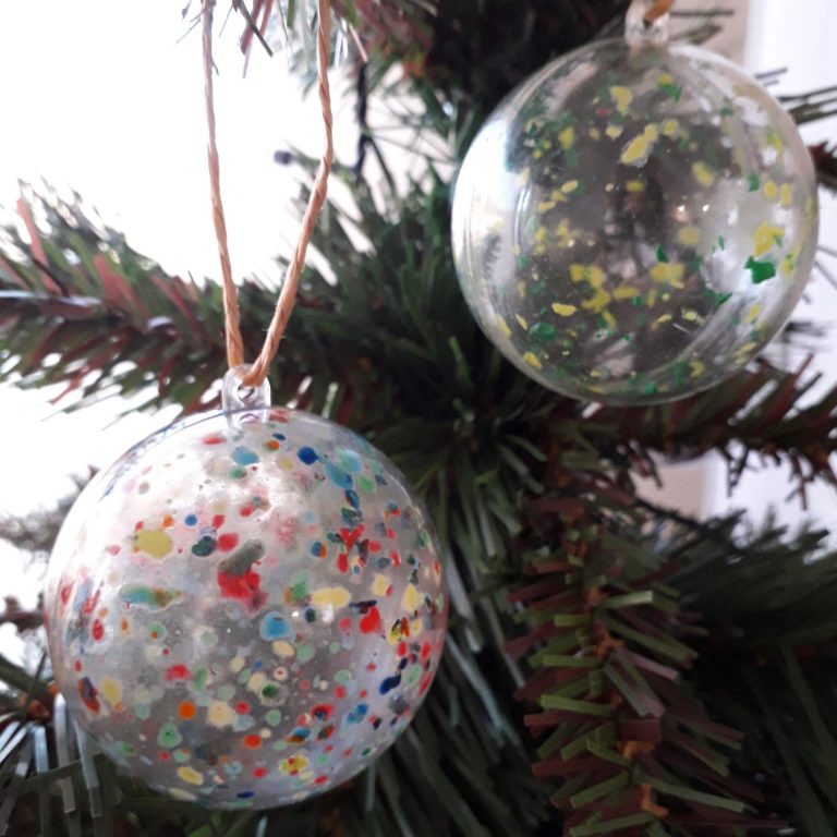 Manualidades Bolas de Navidad transparentes para hacer con niños